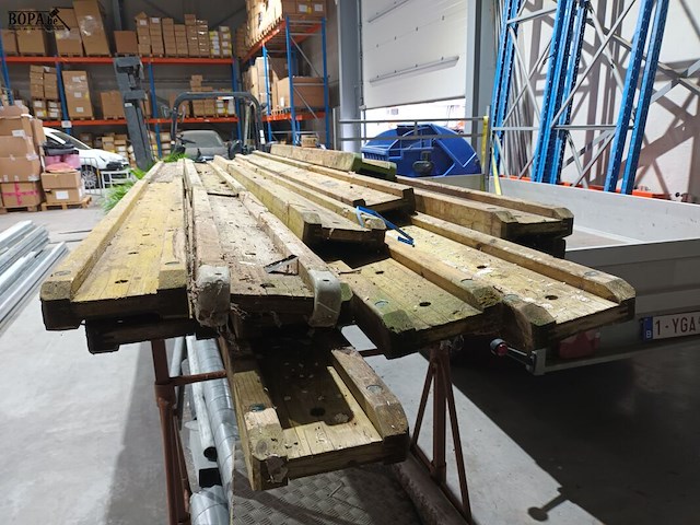 Lot 2 - lot bekistingsbalken - afbeelding 2 van  3