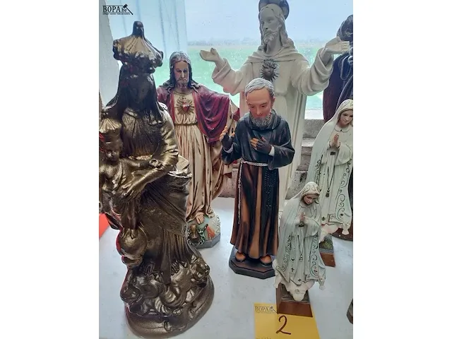 Lot 2 - religieuze beelden, 9 stuks - afbeelding 4 van  6