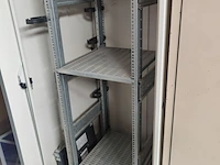 Lot 2 - serverkast met vitrinedeur - afbeelding 2 van  7