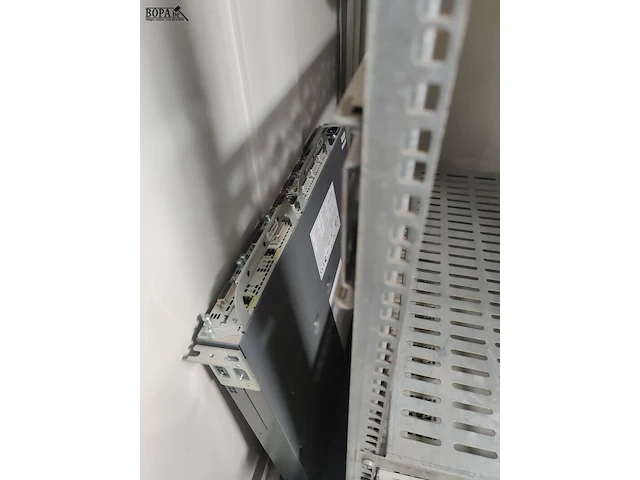 Lot 2 - serverkast met vitrinedeur - afbeelding 6 van  7