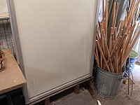 Lot 2 - stoepbord op sokkel - afbeelding 1 van  1