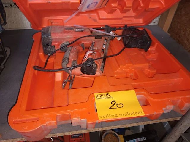 Lot 20 - accu paslode in koffer - afbeelding 1 van  4