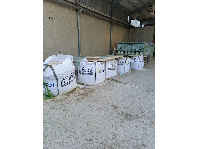 Lot 20 - bigbag witzand. 5 stuks - afbeelding 1 van  4