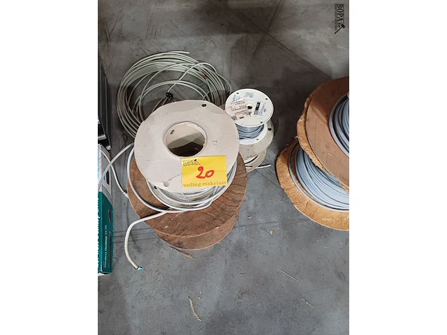 Lot 20 - computercabels - 5 restrollen - afbeelding 1 van  4