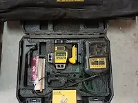 Lot 20 - dewalt lasertoestel in koffer met statief - afbeelding 1 van  5