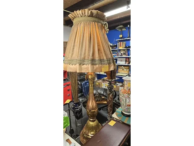 Lot 20 - grote koperen staanlamp hoogte 203 cm - afbeelding 1 van  7