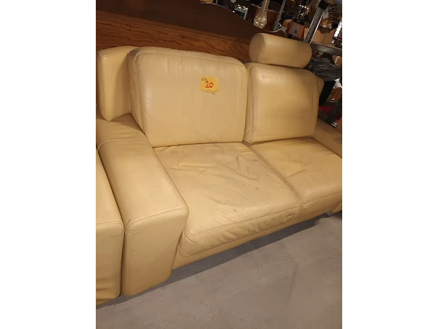 Lot 20 - lederen sofa - afbeelding 2 van  4