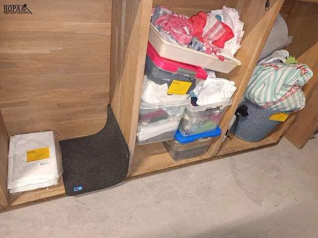 Lot 20 - linnen, mat, werkhandschoenen - afbeelding 1 van  4