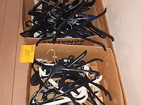 Lot 20 - lot kleerhangers - afbeelding 2 van  2