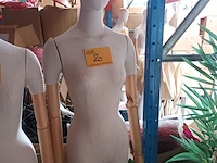 Lot 20 - mannequin pop - afbeelding 1 van  3