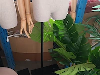 Lot 20 - mannequin pop - afbeelding 2 van  3