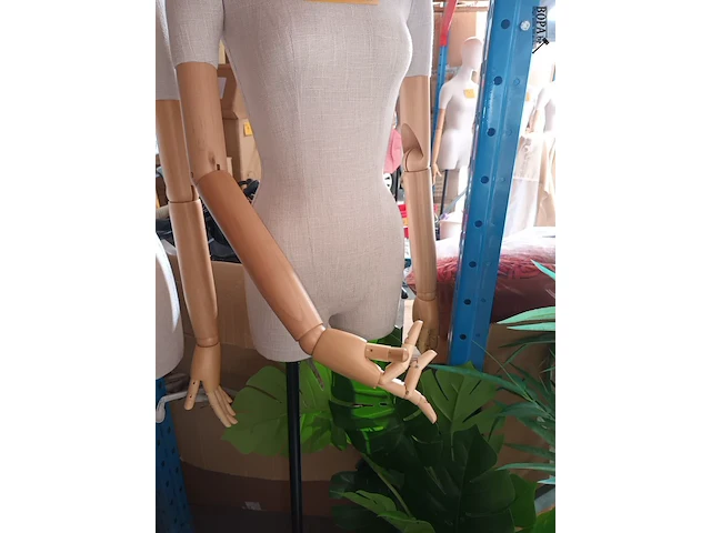 Lot 20 - mannequin pop - afbeelding 3 van  3