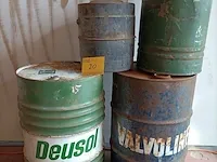 Lot 20 - metalen vaten, diverse groottes oa castrol, 4 stuks - afbeelding 1 van  4