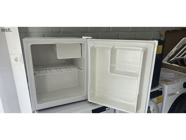 Lot 20 - mini koelkast friac - afbeelding 2 van  2