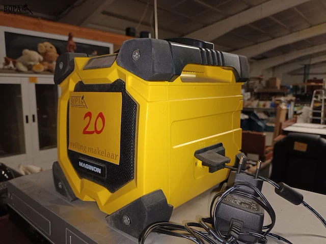 Lot 20 - outdoor radio en dvd/video speler - afbeelding 2 van  5