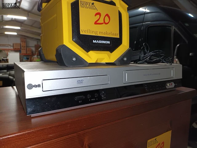 Lot 20 - outdoor radio en dvd/video speler - afbeelding 4 van  5
