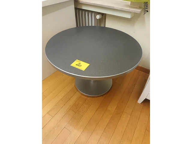 Lot 20 - ronde bijzettafel - afbeelding 1 van  4