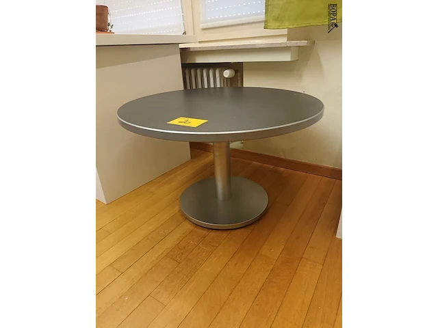 Lot 20 - ronde bijzettafel - afbeelding 2 van  4