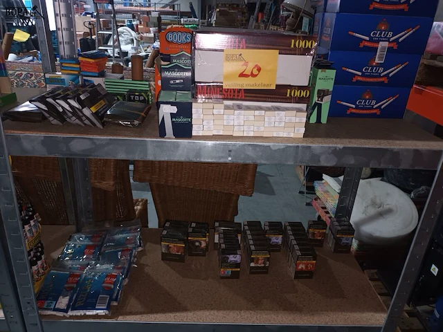 Lot 20 - rookwaren en filters - afbeelding 1 van  8