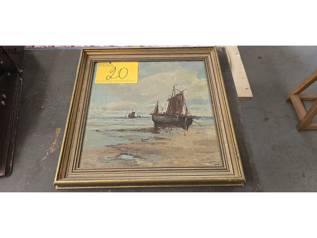 Lot 20 - schilderijtje van bootjes in kader, onleesbaar getekend - afbeelding 1 van  2
