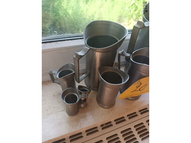 Lot 20 - tinnen kannen. 7 stuks - afbeelding 2 van  3