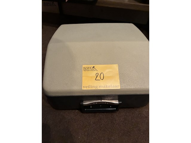 Lot 20 - typmachine triumph - afbeelding 1 van  3