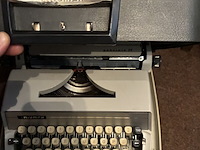 Lot 20 - typmachine triumph - afbeelding 2 van  3