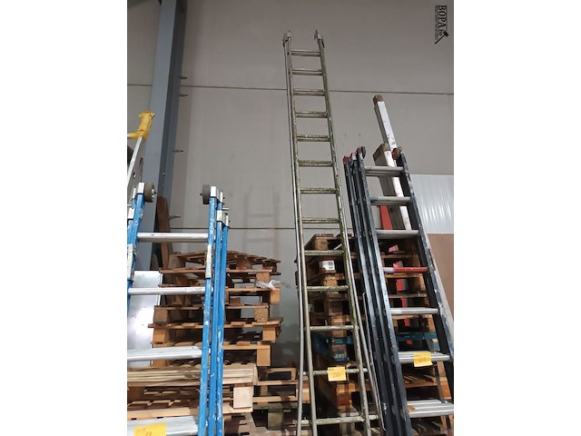 Lot 20 - uitschuifbare ladder - afbeelding 1 van  3