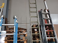Lot 20 - uitschuifbare ladder - afbeelding 1 van  3