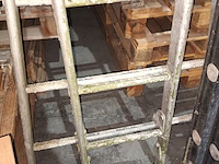 Lot 20 - uitschuifbare ladder - afbeelding 2 van  3