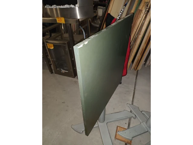 Lot 20 - vierkante klaptafel. 8 stuks - afbeelding 3 van  3