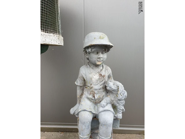 Lot 20 - vintage beton console met beeld - afbeelding 1 van  6