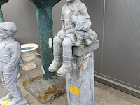 Lot 20 - vintage beton console met beeld - afbeelding 3 van  6
