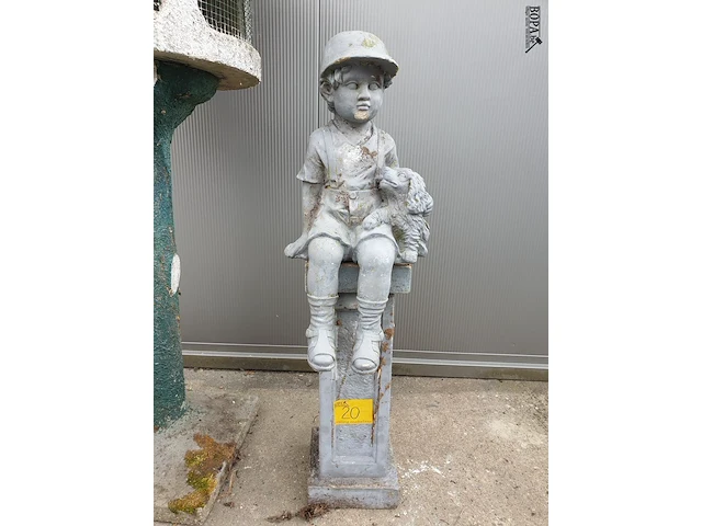 Lot 20 - vintage beton console met beeld - afbeelding 5 van  6