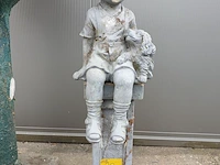 Lot 20 - vintage beton console met beeld - afbeelding 5 van  6