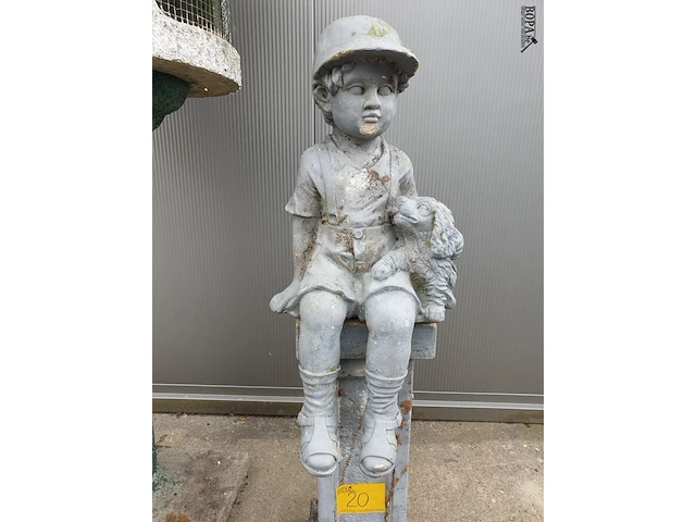 Lot 20 - vintage beton console met beeld - afbeelding 6 van  6