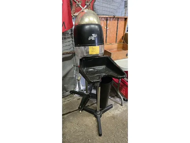 Lot 20 - vintage haardroger en kappers wasbak - afbeelding 1 van  7