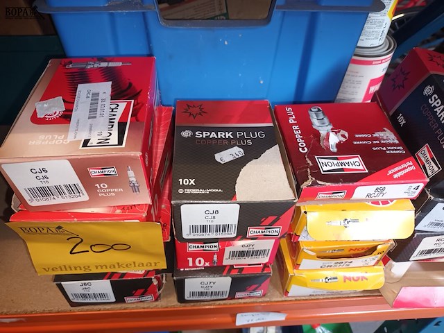 Lot 200 - bougies. 77 stuks - afbeelding 3 van  3