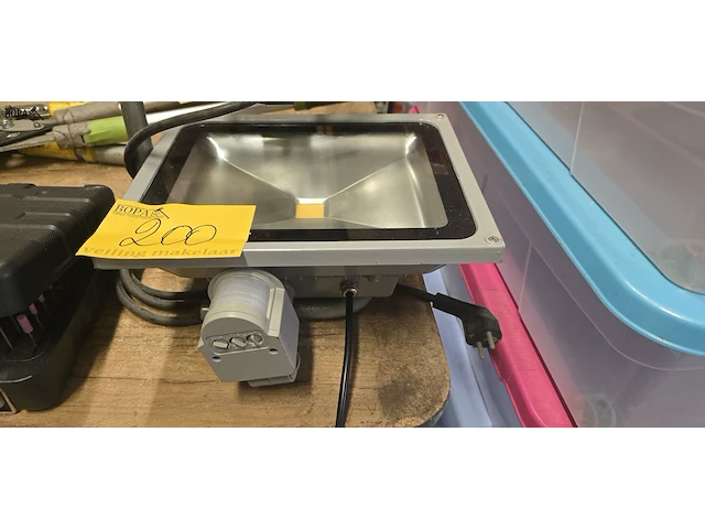 Lot 200 - led schijnwerper met sensor - afbeelding 2 van  2