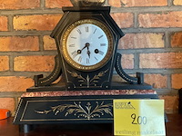 Lot 200 - marmeren staklok gesculpteerd - afbeelding 2 van  6