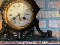 Lot 200 - marmeren staklok gesculpteerd - afbeelding 4 van  6