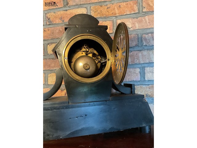 Lot 200 - marmeren staklok gesculpteerd - afbeelding 5 van  6