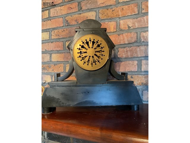 Lot 200 - marmeren staklok gesculpteerd - afbeelding 6 van  6