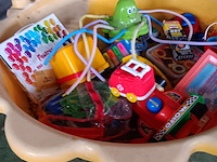 Lot 200 - pvc plonsbad en speelgoed - afbeelding 1 van  5