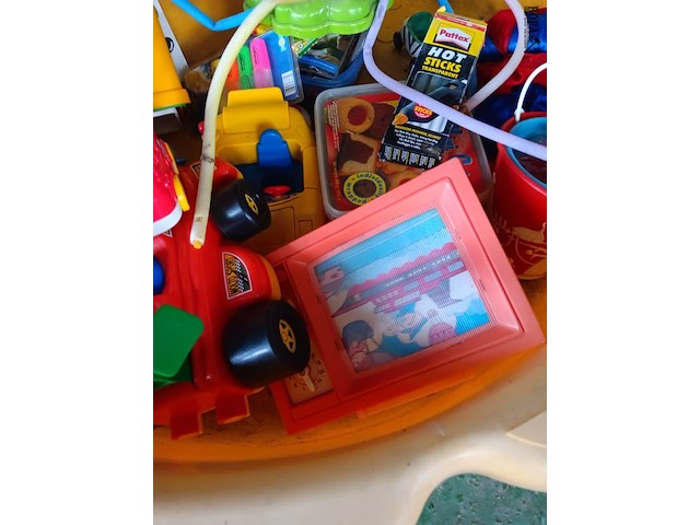 Lot 200 - pvc plonsbad en speelgoed - afbeelding 2 van  5