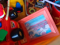 Lot 200 - pvc plonsbad en speelgoed - afbeelding 2 van  5