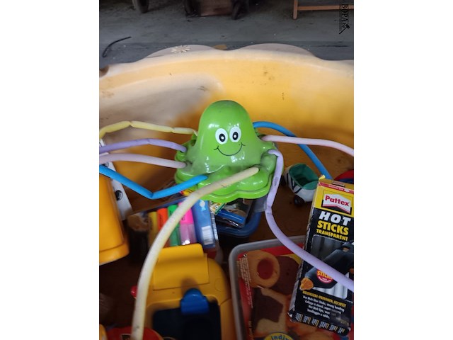 Lot 200 - pvc plonsbad en speelgoed - afbeelding 3 van  5