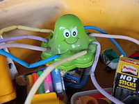 Lot 200 - pvc plonsbad en speelgoed - afbeelding 3 van  5