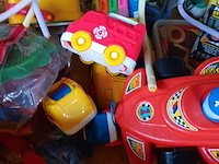 Lot 200 - pvc plonsbad en speelgoed - afbeelding 4 van  5