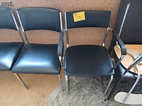 Lot 200 - tapijt en stoelen - afbeelding 3 van  6